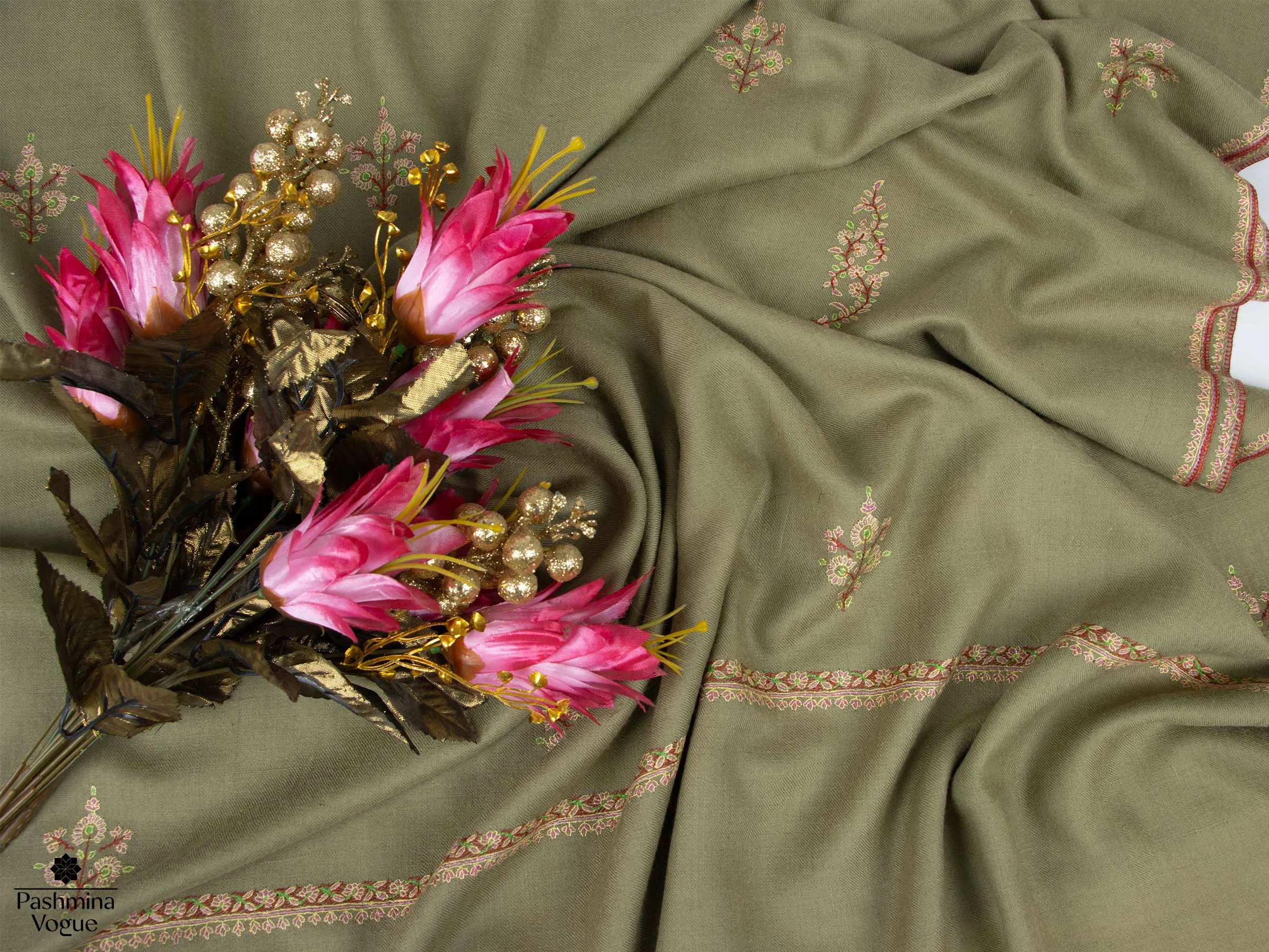 Close-up of the texture of a beige shawl 2